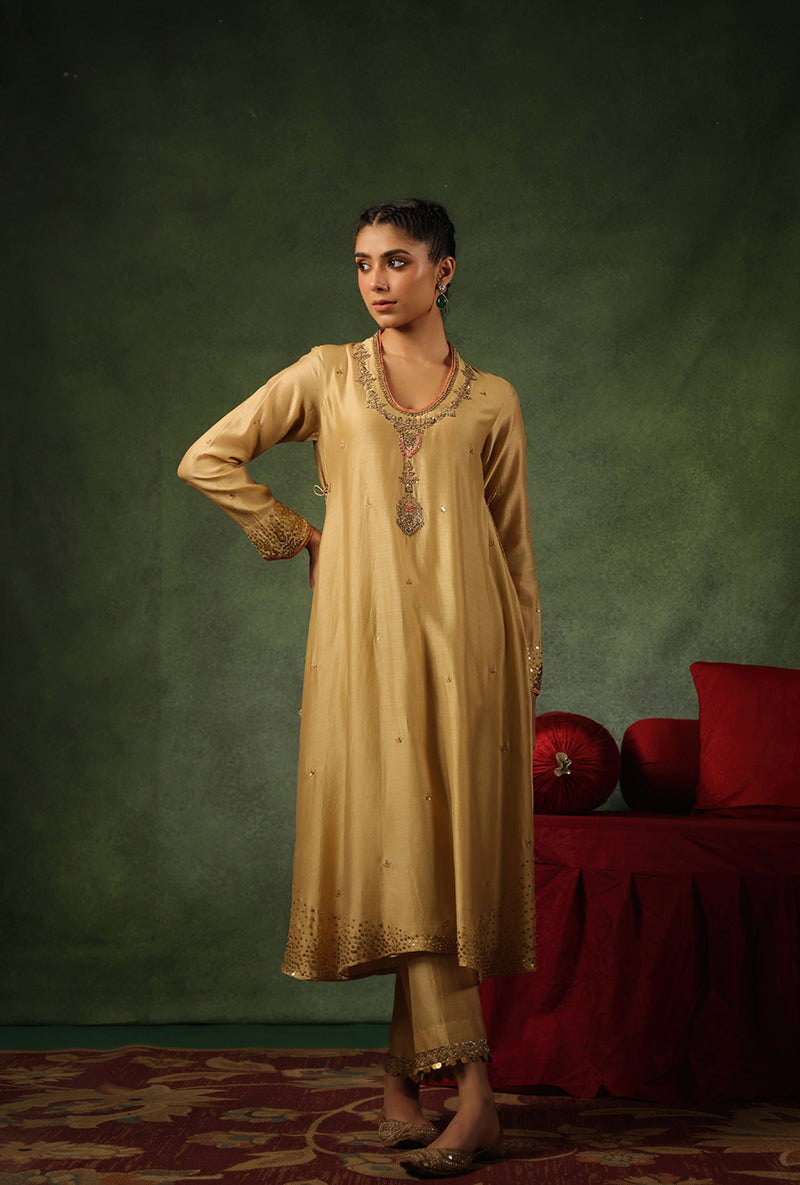 Ivory Paan Buta Ishq Kurta Set