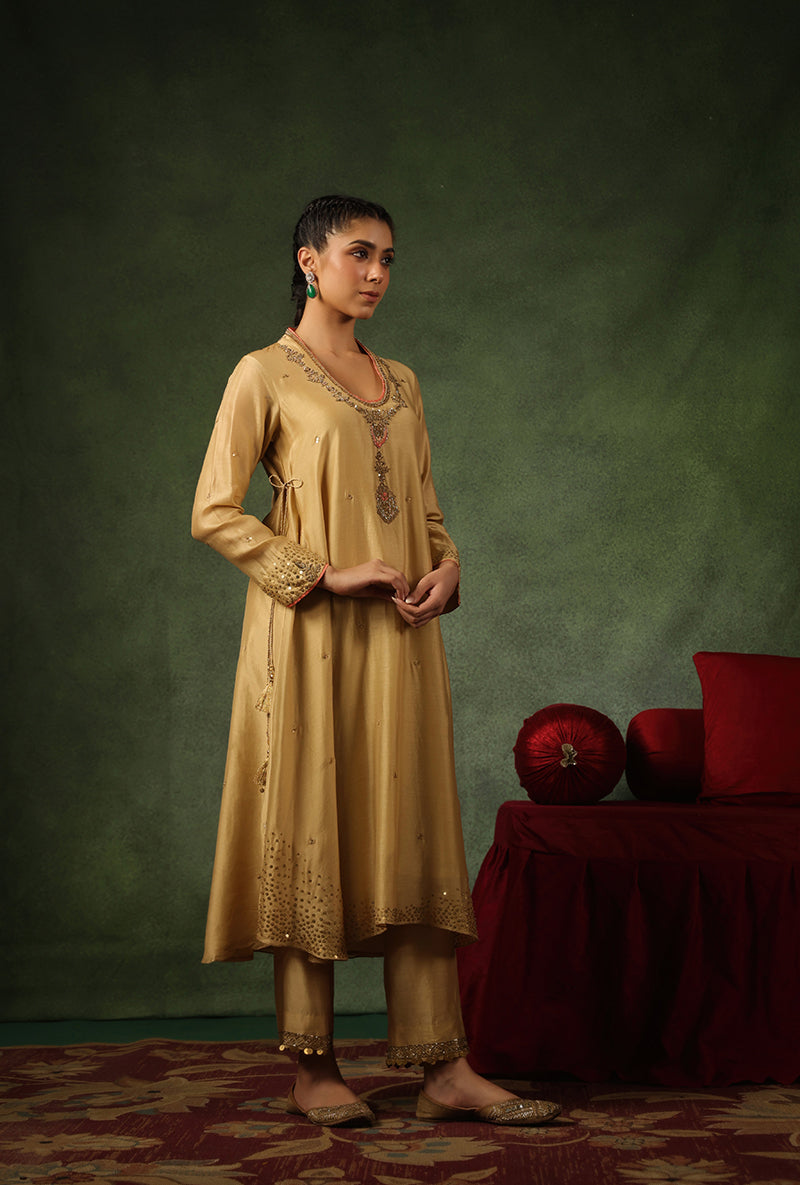 Ivory Paan Buta Ishq Kurta Set