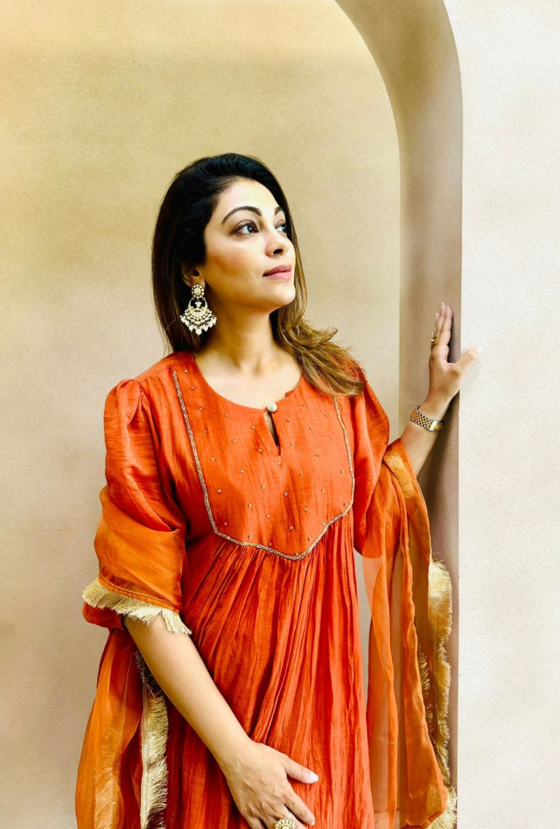 Meghna Nayyar In Rust Hand Embroidered Khwaab Kurta Set