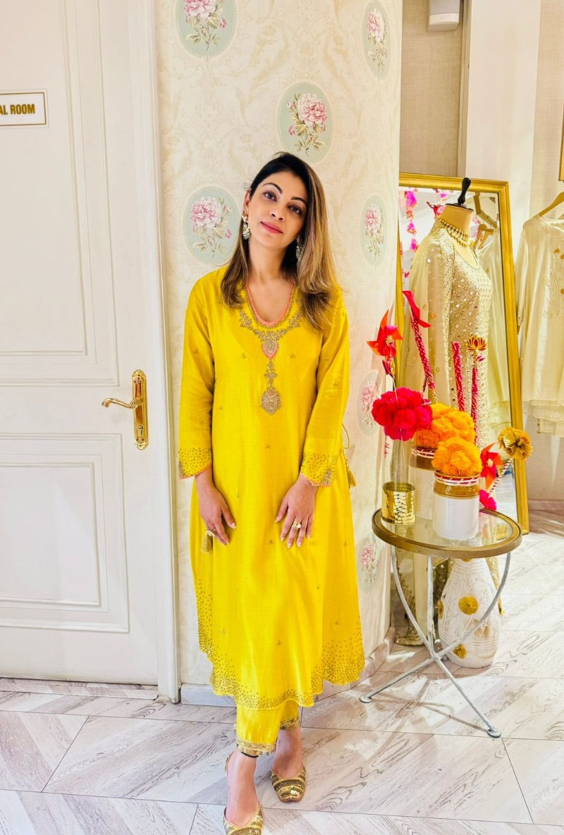 Meghna Nayyar In Yellow Paan Buta Ishq Kurta Set