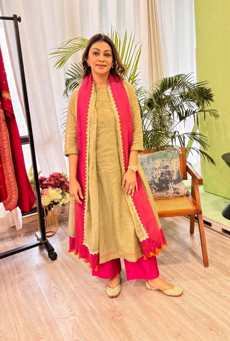 Meghna Nayyar In Pista Green Single Palm Motif Kurta Set