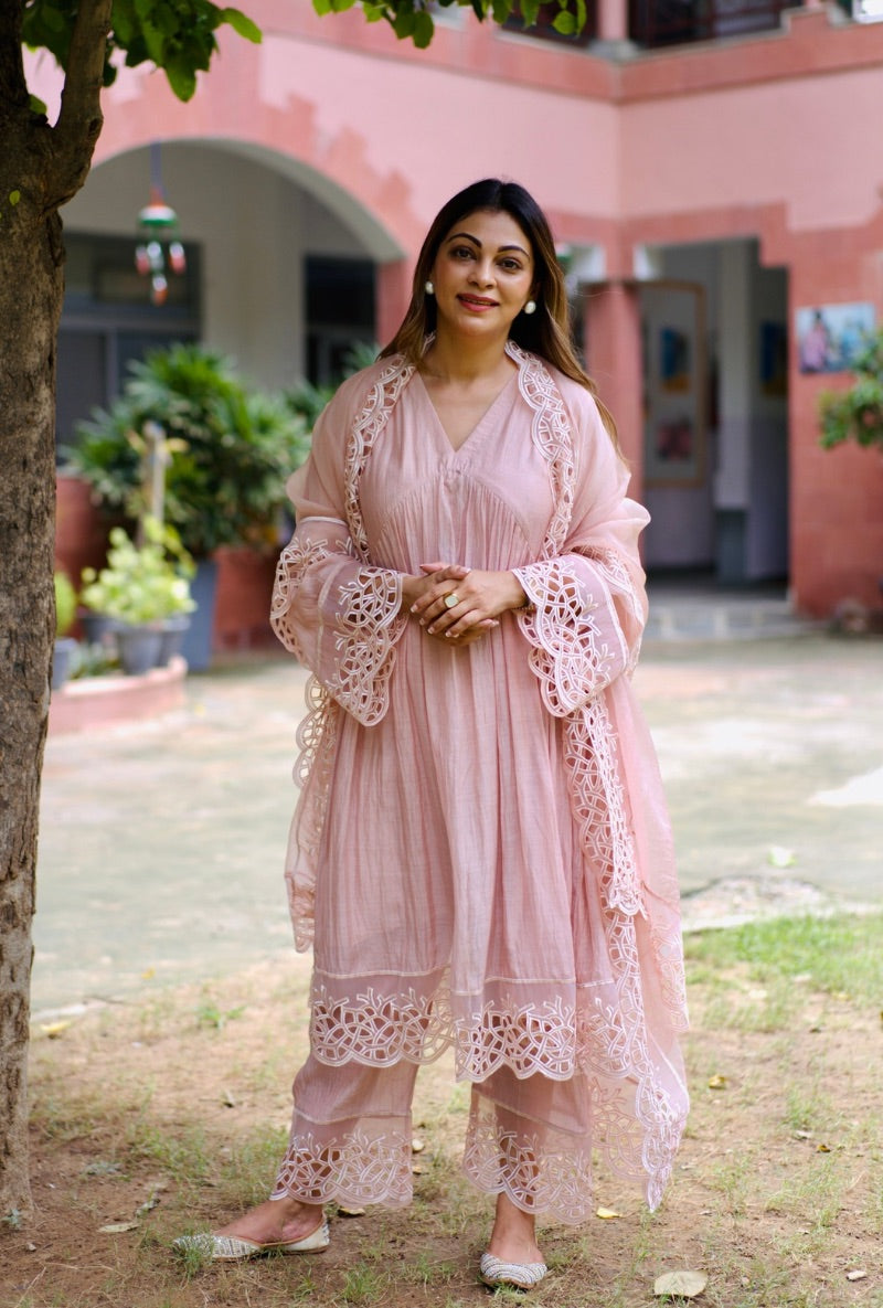 Meghna Nayyar In Peach Thread Cutwork Lace Wishful Kurta Set