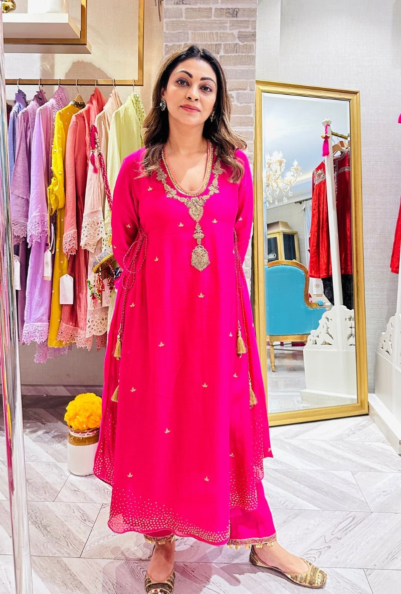 Meghna Nayyar In Hot Pink Paan Buta Ishq Kurta Set