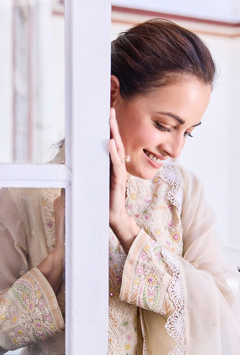 Dia Mirza In Ivory Dori Paisley Aafreen Kurta Set