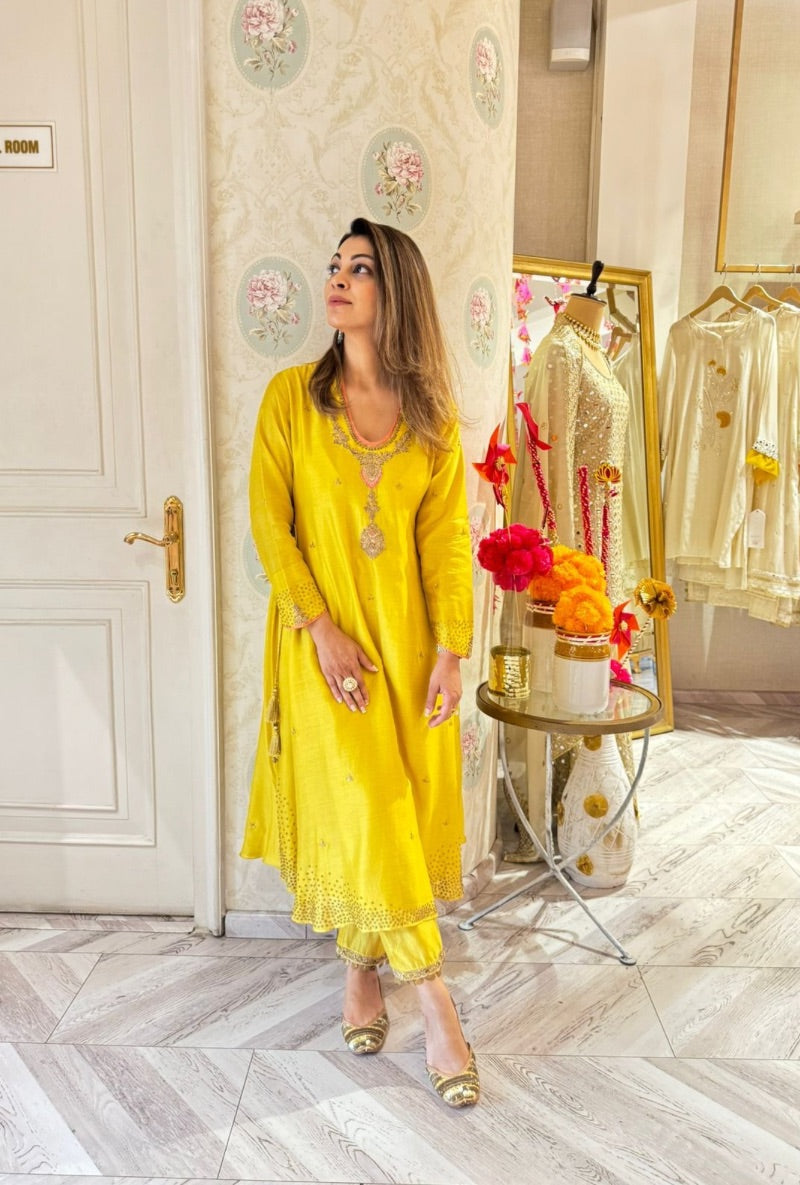 Meghna Nayyar In Yellow Paan Buta Ishq Kurta Set